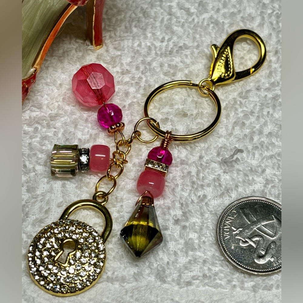 💦🌊beautiful gold and pink with black accents lock keychain purse bling - Picture 6 of 7